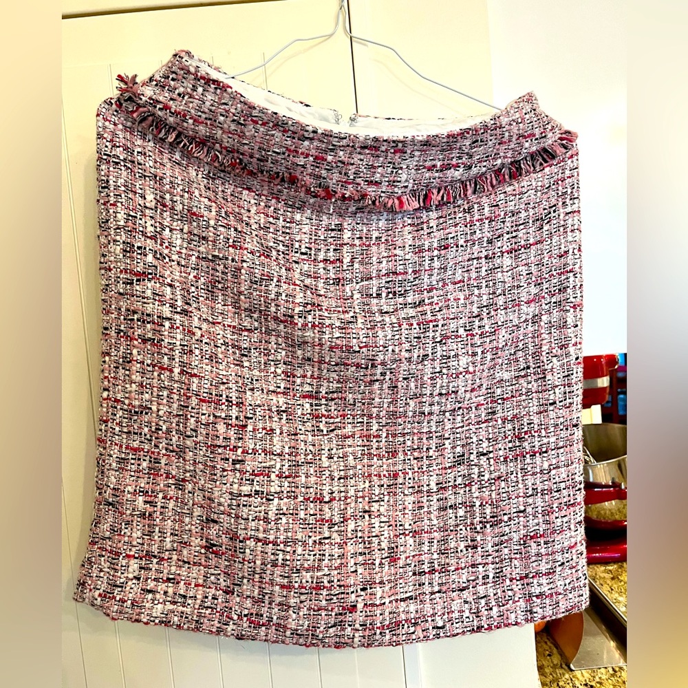 🎊closet closing. 
White House black market, tweed skirt